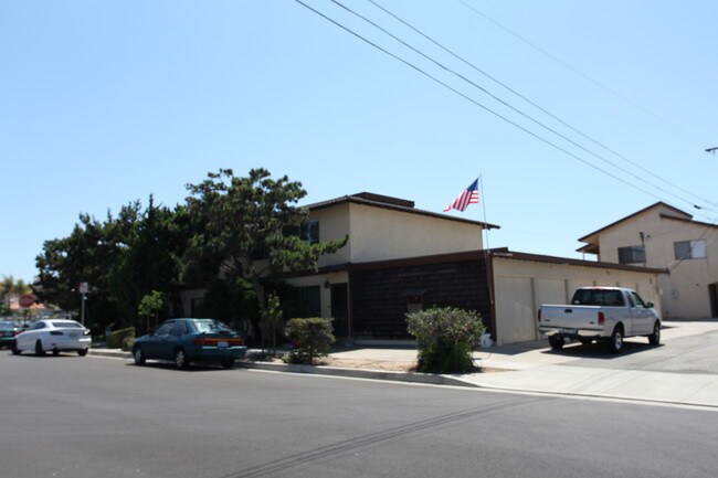 801 Florida St in Huntington Beach, CA - Building Photo - Building Photo