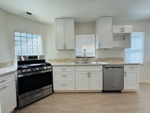 4825 Rolando Blvd in San Diego, CA - Building Photo - Building Photo