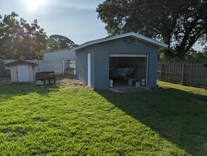 367 Beehive Dr in Oak Hill, FL - Building Photo - Building Photo