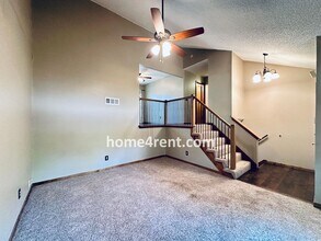 1333 Linden Rd in Liberty, MO - Foto de edificio - Building Photo