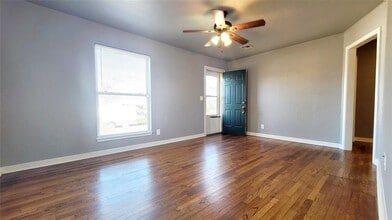 300 E Kittyhawk Dr in Midwest City, OK - Building Photo - Building Photo