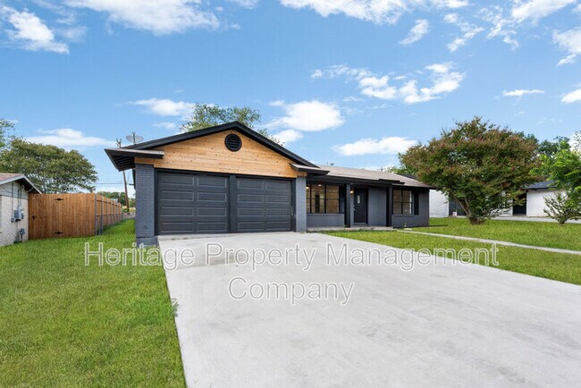 4407 Bikini Dr in San Antonio, TX - Building Photo - Building Photo