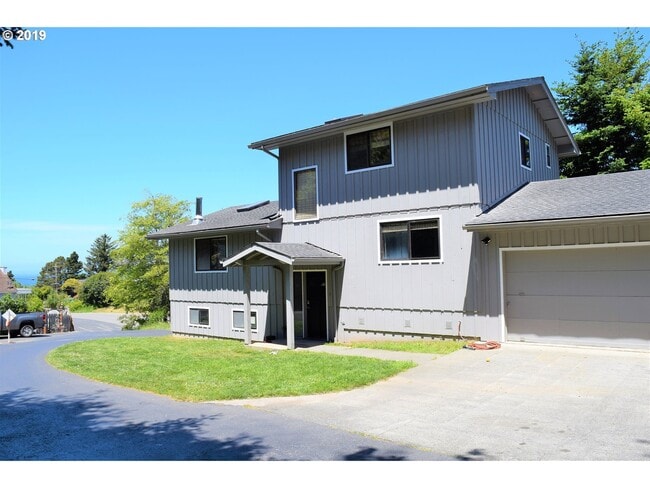94217 Terrace Garden Way in Gold Beach, OR - Building Photo - Building Photo