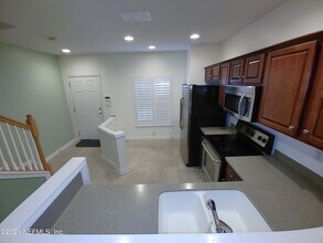 8127 Summer Point Ct in Jacksonville, FL - Building Photo - Building Photo