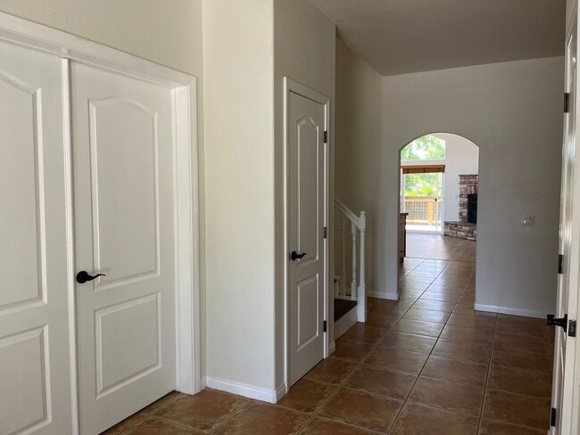 1851 Shoshone Dr in Bishop, CA - Building Photo - Building Photo