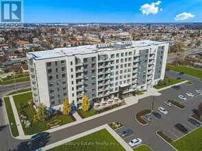 155 Greenbrier Rd in Cambridge, ON - Building Photo - Building Photo