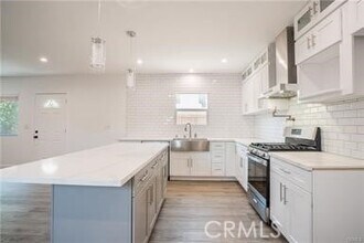 18806 Lull St in Los Angeles, CA - Building Photo - Building Photo