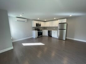 328 Bank in Harwich, MA - Building Photo