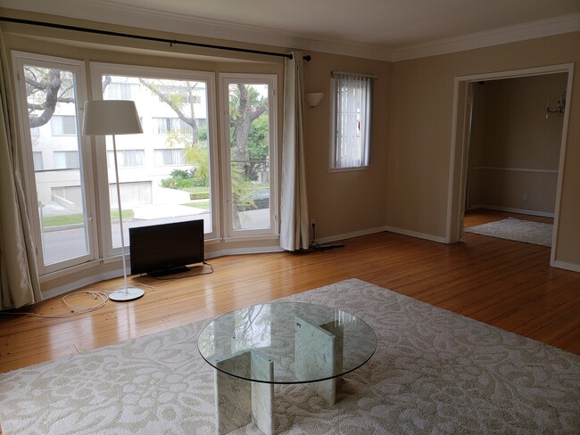 9199 W 3rd St, Unit 9199