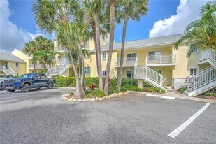 5553 NE Gulfstream Way in Stuart, FL - Building Photo