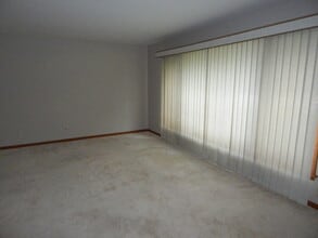 1608 Martha Dr in Elgin, IL - Building Photo - Building Photo