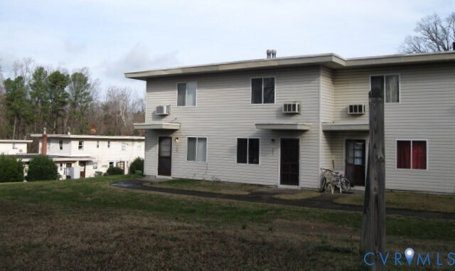 605 Monticello Dr in Hopewell, VA - Building Photo