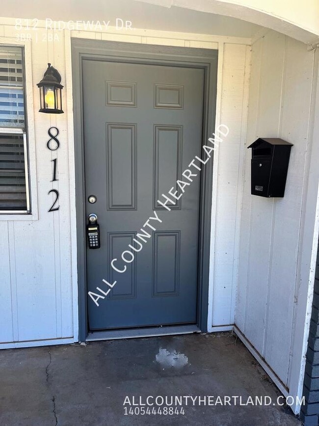 812 Ridgeway Dr in Yukon, OK - Building Photo - Building Photo