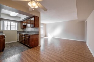 515 East Elmwood Ave Apartamentos