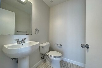 10 Barton Sq, Unit 2 in Salem, MA - Building Photo - Building Photo