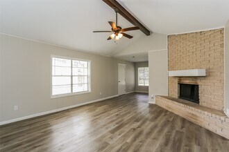 10402 Sagetree Dr in Houston, TX - Building Photo - Building Photo