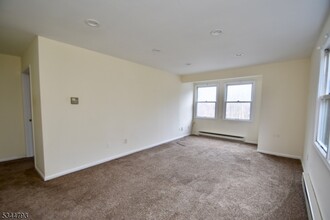 7 Oak Ridge Rd in Oak Ridge, NJ - Building Photo - Building Photo