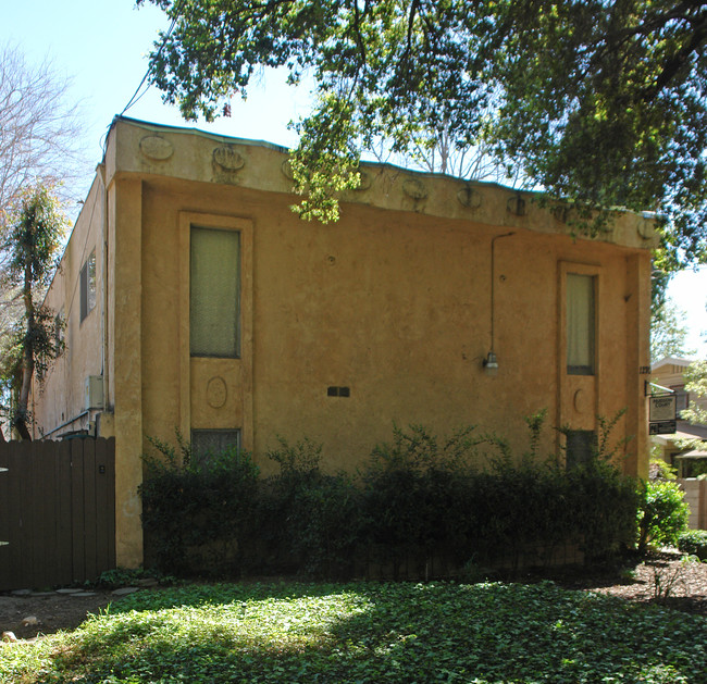 1270 Hudson Ave in Pasadena, CA - Foto de edificio - Building Photo