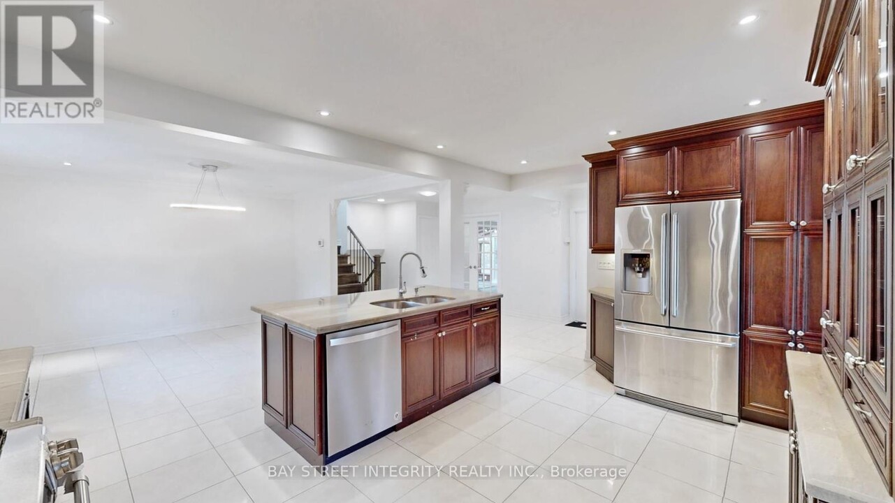 1372 Gatehouse Dr in Mississauga, ON - Building Photo