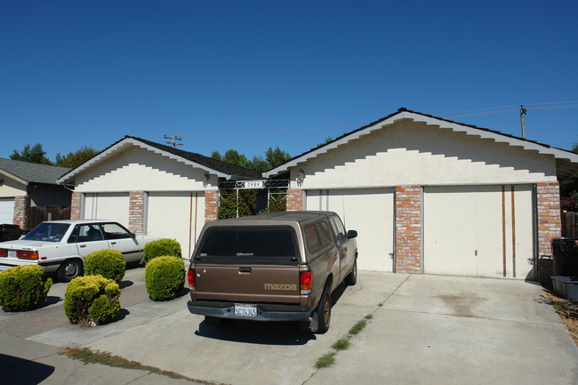 2484 Karen Dr in Santa Clara, CA - Building Photo - Building Photo