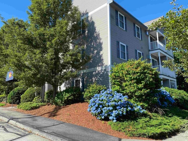 101 Eastern Ave in Manchester, NH - Foto de edificio - Building Photo