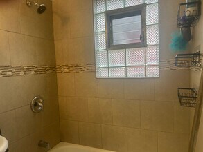 1515 W Wilson Ave, Unit 2 in Chicago, IL - Building Photo - Building Photo