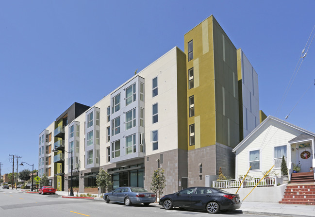 Rotary Terrace in South San Francisco, CA - Foto de edificio - Building Photo