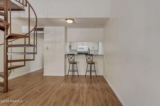 300 Lozes Ave in Lafayette, LA - Building Photo - Building Photo
