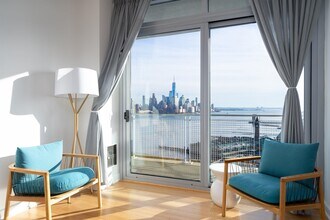 225 River St in Hoboken, NJ - Building Photo - Building Photo