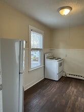 160-162 Center St in Manchester, CT - Building Photo - Building Photo