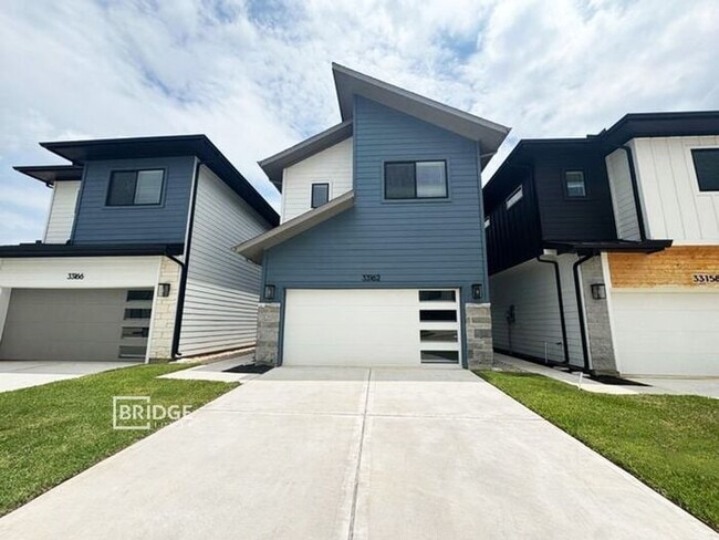 property at 33162 Oak Hts Pl