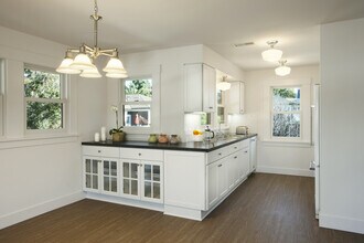 225 W Canon Perdido St-Unit -225 W. Canon Perdido in Santa Barbara, CA - Building Photo - Building Photo