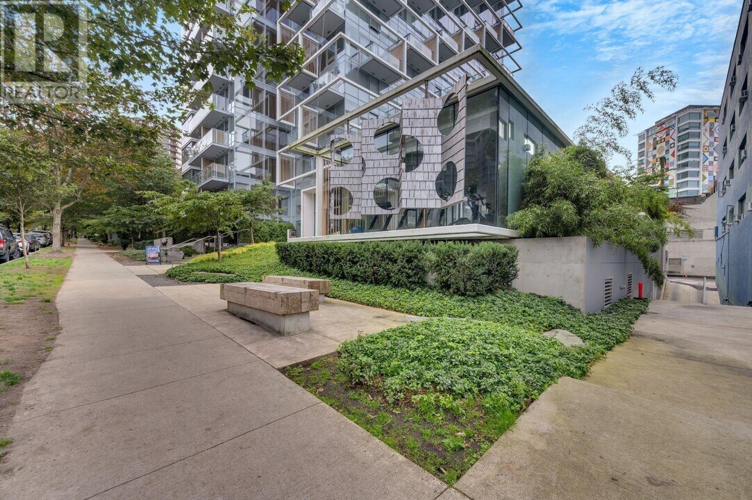1770 Pendrell St in Vancouver, BC - Building Photo