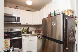 818 W Lakeside Pl, Unit A00C in Chicago, IL - Building Photo - Building Photo