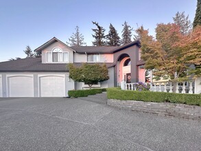530 N Waugh Rd in Mount Vernon, WA - Foto de edificio - Building Photo