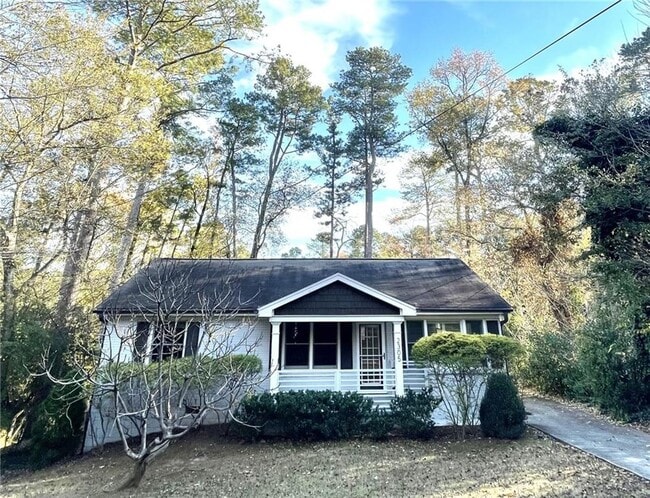 2305 Vistamont Dr in Decatur, GA - Building Photo - Building Photo