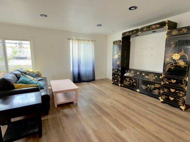 4504 Moraga Ave in San Diego, CA - Building Photo - Building Photo