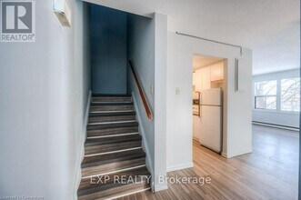 1200-1200 Courtland Ave E in Kitchener, ON - Building Photo - Building Photo