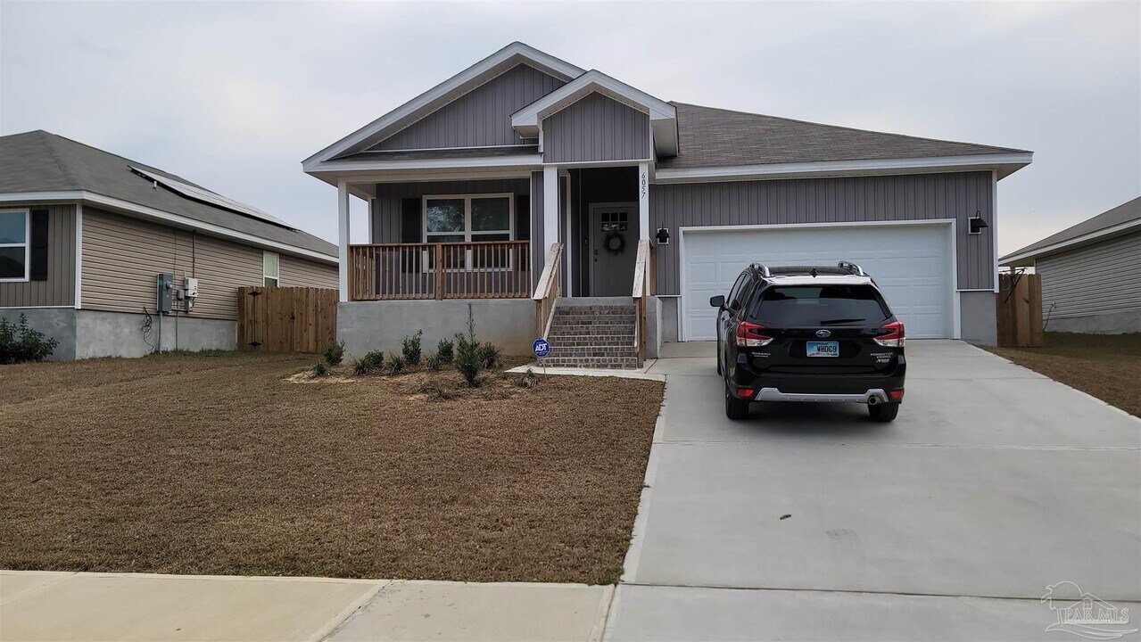 6057 Secretariat Wy in Pensacola, FL - Building Photo