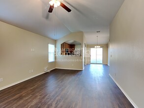 4015 Pentas View in San Antonio, TX - Foto de edificio - Building Photo