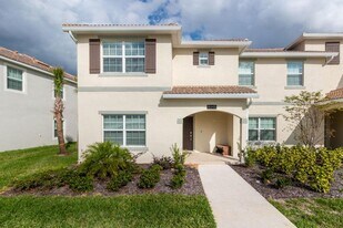 8945 Stinger Dr in Davenport, FL - Building Photo