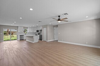 5906 Hickory Dr in Fort Pierce, FL - Building Photo - Building Photo