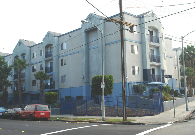 Westlake Villas in Los Angeles, CA - Foto de edificio - Building Photo