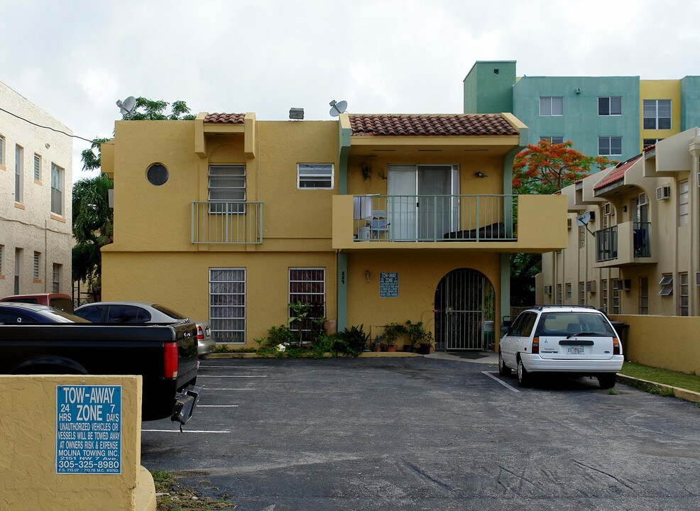 239 SW 12th St in Miami, FL - Building Photo