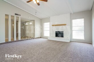 9814 Emory Oak Cir in Dallas, TX - Building Photo - Building Photo