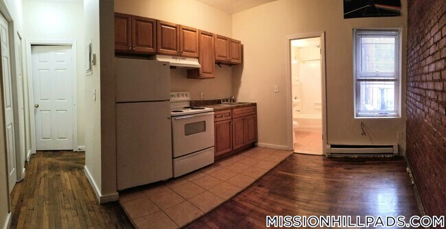 886 Huntington Ave, Unit 5 in Boston, MA - Foto de edificio - Building Photo