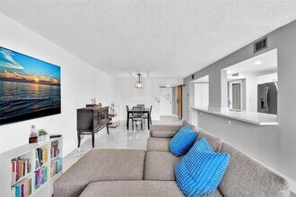 1000 Parkview Dr, Unit 329 in Hallandale Beach, FL - Building Photo - Building Photo