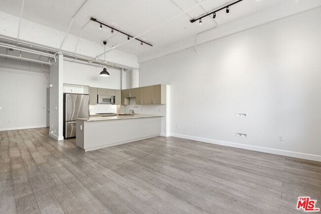 1130 Flower St in Los Angeles, CA - Building Photo - Building Photo