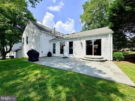 12904 Missionwood Way in Potomac, MD - Building Photo
