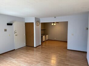 21W581 North Ave, Unit 7 in Lombard, IL - Foto de edificio - Building Photo